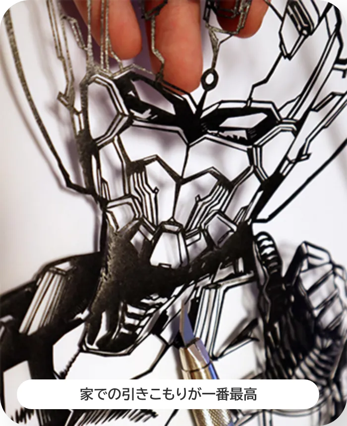 切り絵で描かれたウルトラマンの写真。家での引きこもりが一番最高